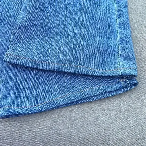 Wrangler light wash jeans size 10 (altered hem) - Picture 9 of 10